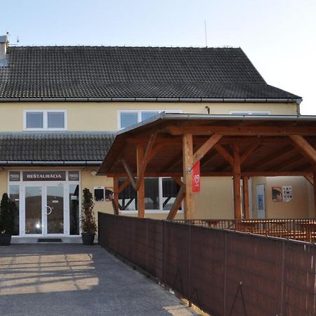 Sport Hotel Ostrov Trencin Exterior photo