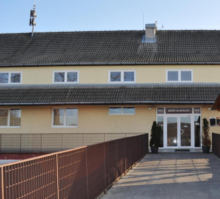 Sport Hotel Ostrov Trencin Exterior photo